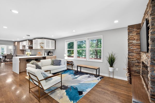142 Edinboro St 142, Newton, MA 02460