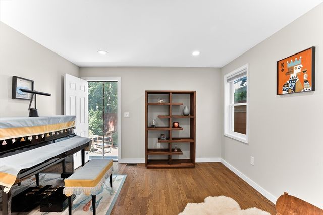 142 Edinboro St 142, Newton, MA 02460