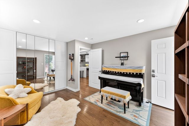 142 Edinboro St 142, Newton, MA 02460