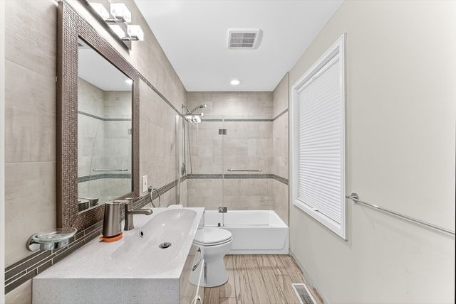 142 Edinboro St 142, Newton, MA 02460