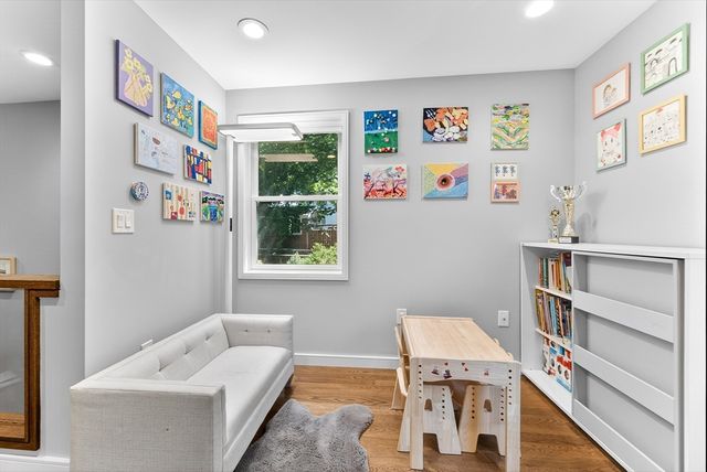 142 Edinboro St 142, Newton, MA 02460