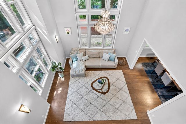 142 Edinboro St 142, Newton, MA 02460
