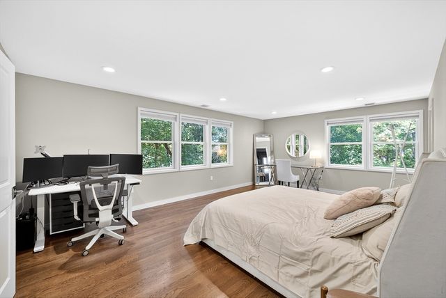 142 Edinboro St 142, Newton, MA 02460