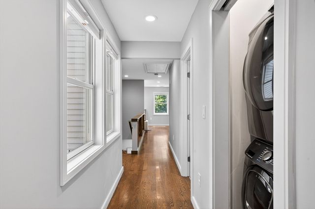 142 Edinboro St 142, Newton, MA 02460