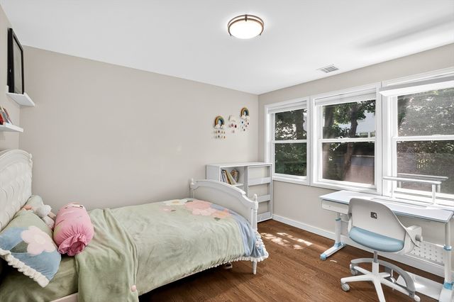 142 Edinboro St 142, Newton, MA 02460