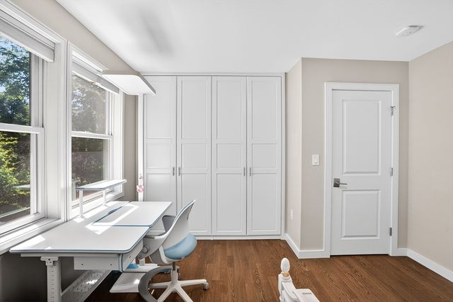 142 Edinboro St 142, Newton, MA 02460