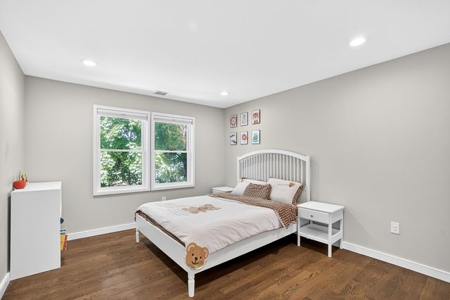142 Edinboro St 142, Newton, MA 02460