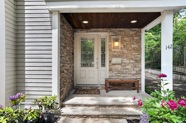 142 Edinboro St 142, Newton, MA 02460