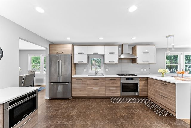 142 Edinboro St 142, Newton, MA 02460
