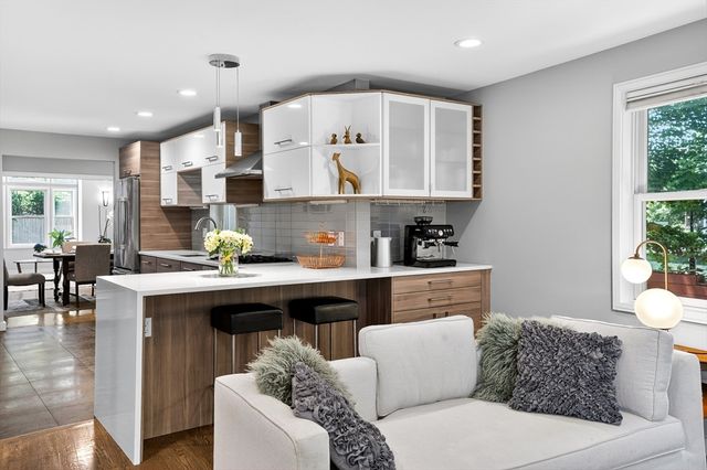 142 Edinboro St 142, Newton, MA 02460
