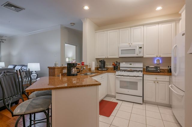 160 Daniel Webster Hwy Apt 319, Nashua, NH 03060