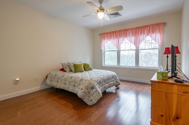 160 Daniel Webster Hwy Apt 319, Nashua, NH 03060