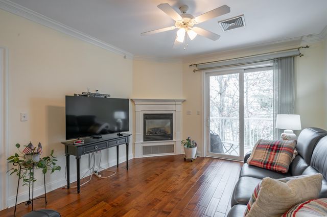 160 Daniel Webster Hwy Apt 319, Nashua, NH 03060