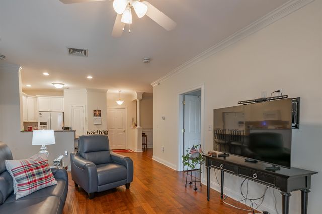 160 Daniel Webster Hwy Apt 319, Nashua, NH 03060