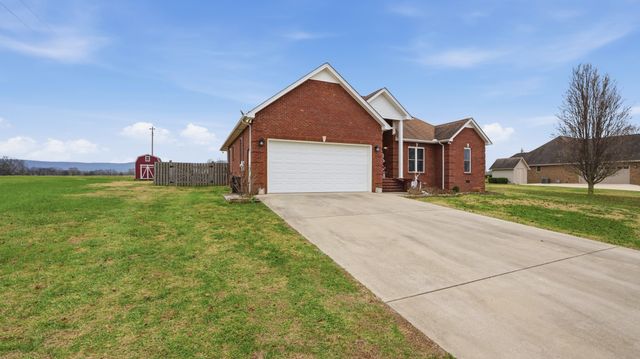 82 Majestic Dr, Decherd, TN 37324