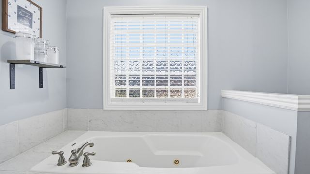 82 Majestic Dr, Decherd, TN 37324