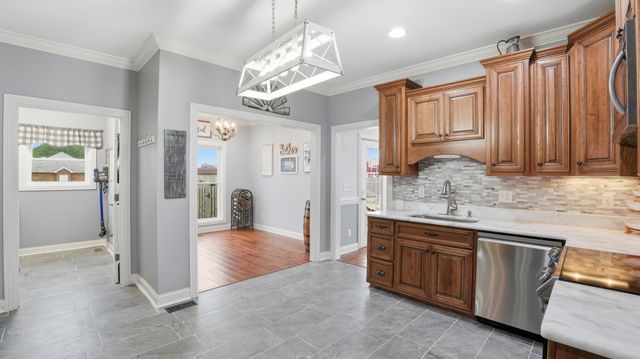 82 Majestic Dr, Decherd, TN 37324