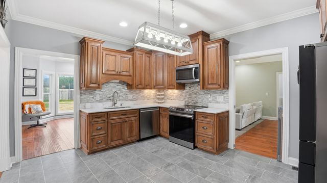 82 Majestic Dr, Decherd, TN 37324