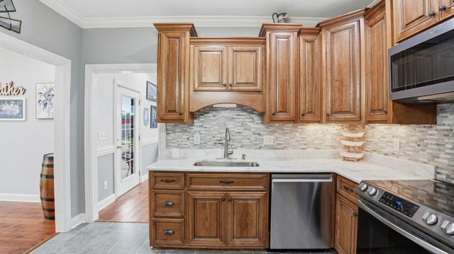 82 Majestic Dr, Decherd, TN 37324