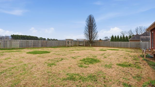 82 Majestic Dr, Decherd, TN 37324