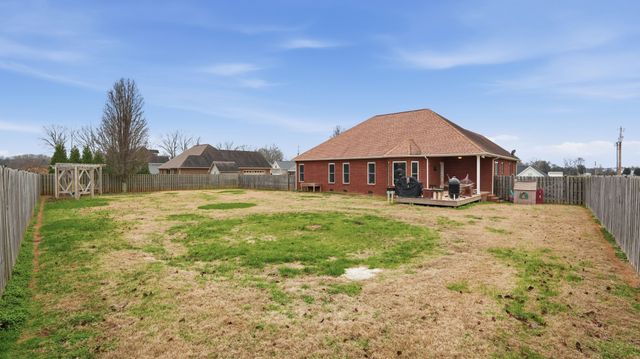 82 Majestic Dr, Decherd, TN 37324