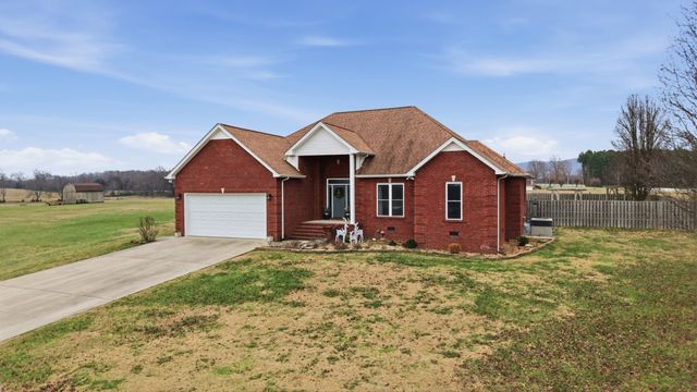 82 Majestic Dr, Decherd, TN 37324