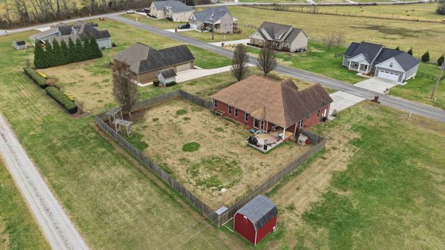 82 Majestic Dr, Decherd, TN 37324