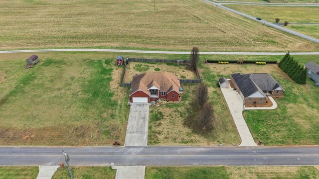 82 Majestic Dr, Decherd, TN 37324