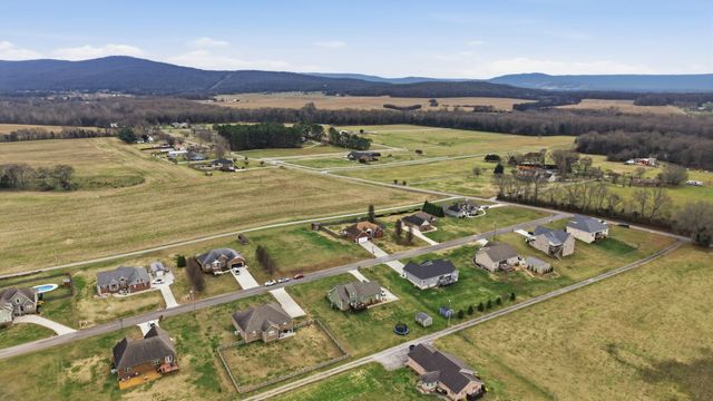 82 Majestic Dr, Decherd, TN 37324