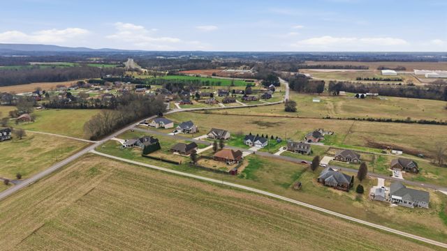 82 Majestic Dr, Decherd, TN 37324