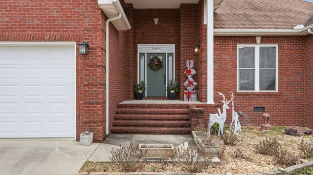 82 Majestic Dr, Decherd, TN 37324