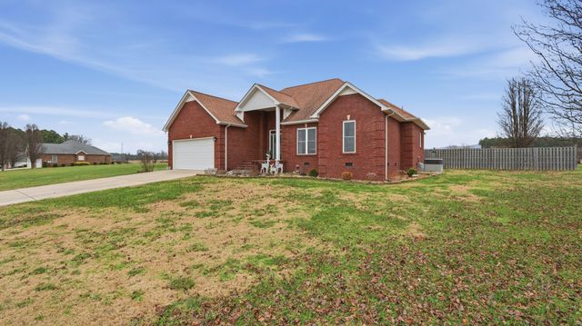 82 Majestic Dr, Decherd, TN 37324