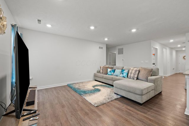 5969 Hollett Drive S, Columbus, OH 43232