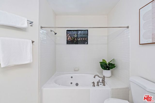 102 N Sweetzer Avenue 106, Los Angeles, CA 90048