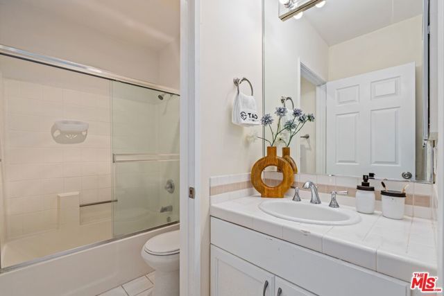 102 N Sweetzer Avenue 106, Los Angeles, CA 90048