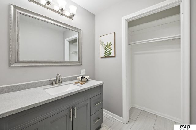 2102 S 49 Street, Omaha, NE 68106