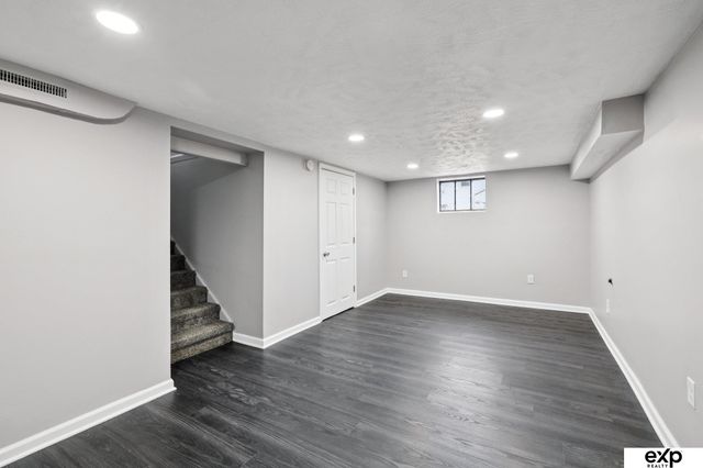 2102 S 49 Street, Omaha, NE 68106