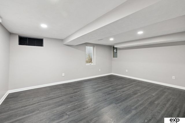 2102 S 49 Street, Omaha, NE 68106