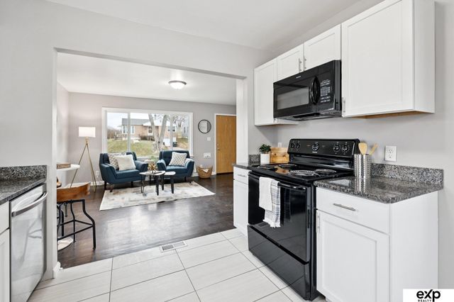 2102 S 49 Street, Omaha, NE 68106