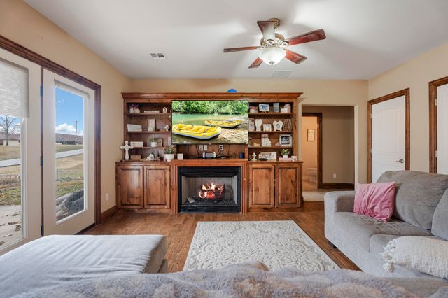 2850 Harber Oaks Loop, Grove, OK 74344