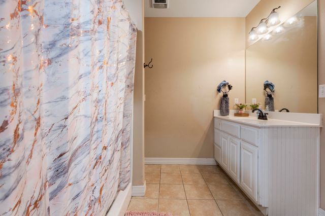 2850 Harber Oaks Loop, Grove, OK 74344