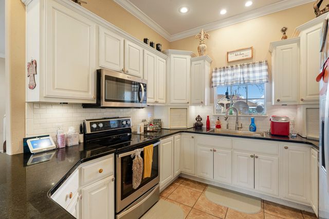 2850 Harber Oaks Loop, Grove, OK 74344