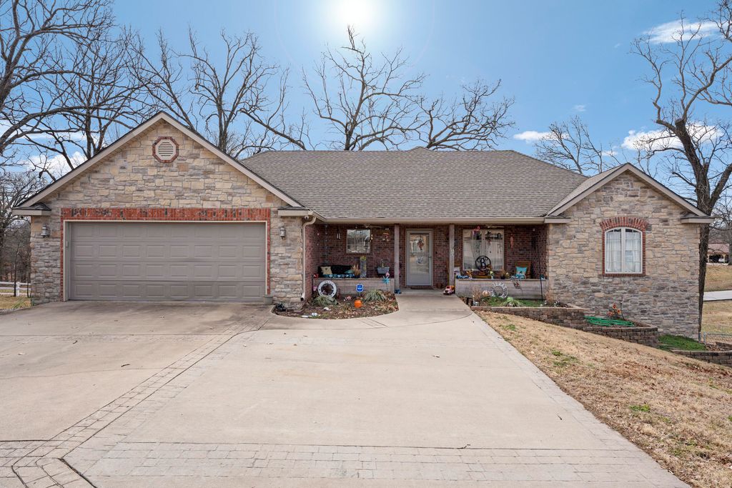 2850 Harber Oaks Loop, Grove, OK 74344