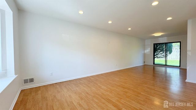 2904 Stonehedge Road, Edison, NJ 08820