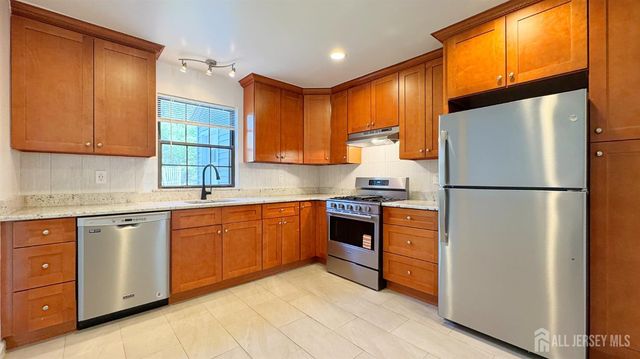 2904 Stonehedge Road, Edison, NJ 08820