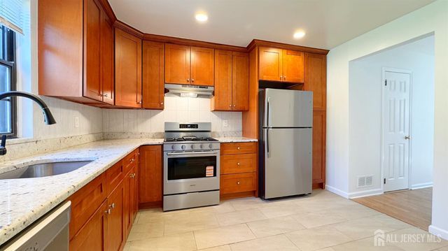 2904 Stonehedge Road, Edison, NJ 08820