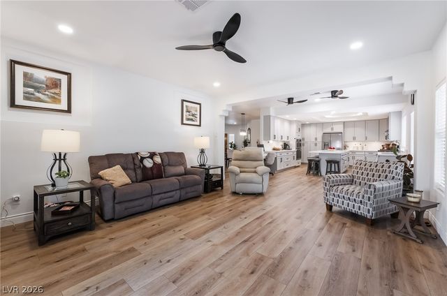7220 Elderly Avenue, Las Vegas, NV 89131