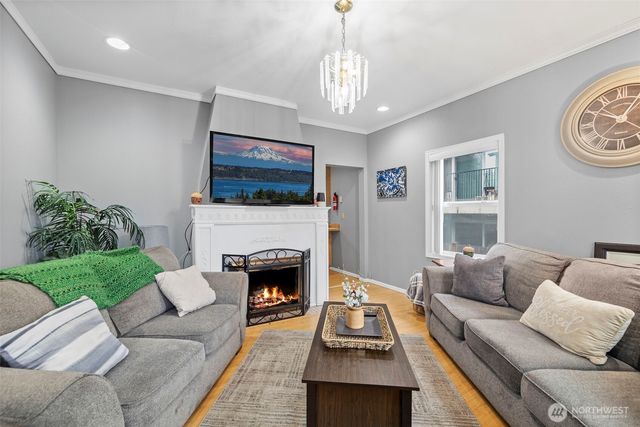 934 N 100th Street, Seattle, WA 98133