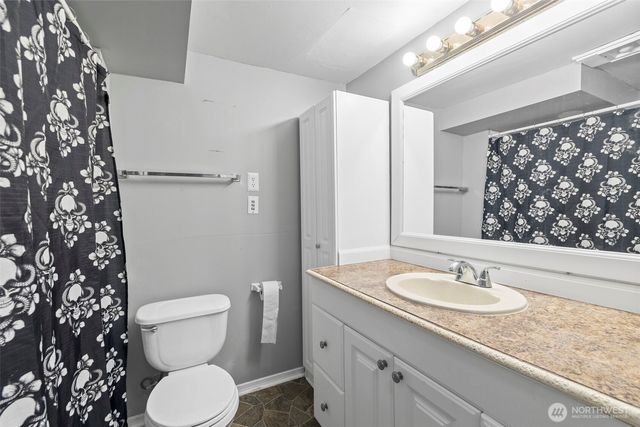 934 N 100th Street, Seattle, WA 98133