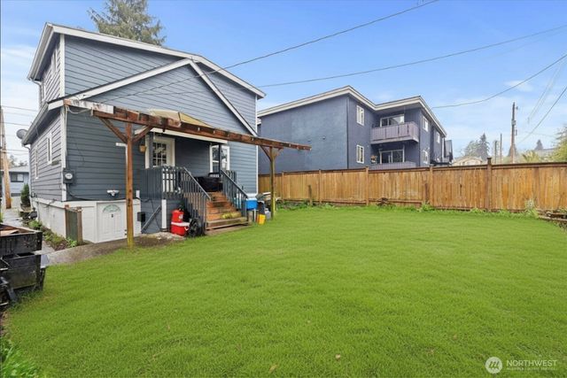 934 N 100th Street, Seattle, WA 98133